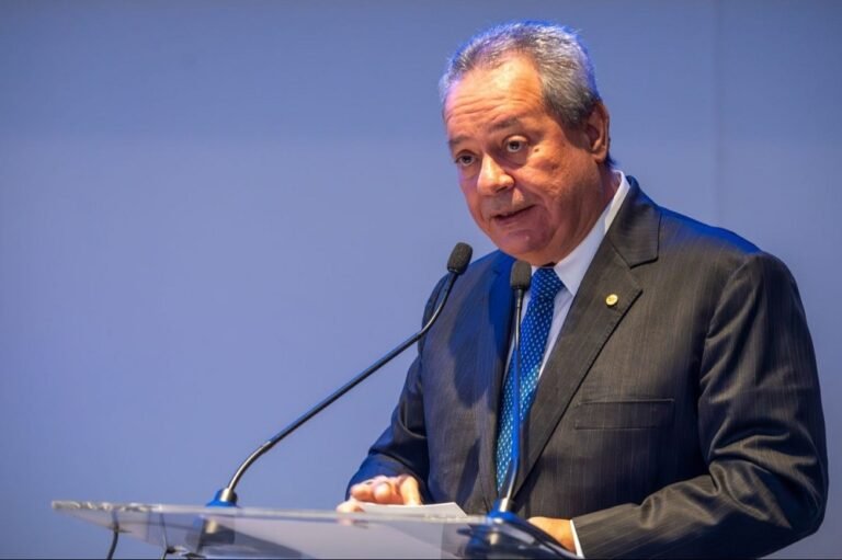 É preciso dar um basta na criação de novos impostos e no descontrole dos gastos públicos, diz CNI