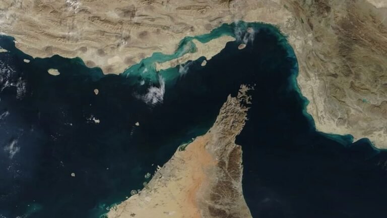 Apesar de bloqueio dos EUA, navios alvos de sanções atravessam Ormuz