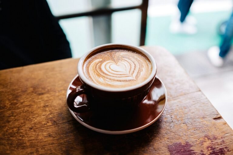 Café aumenta a pressão? Veja o que diz a ciência