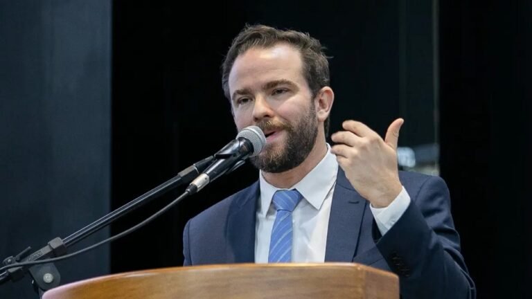 Inflação dispara e governo Lula defende mudança no cálculo do índice
