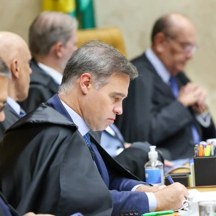 Mendonça autoriza PF a investigar Lulinha por corrupção e tráfico de influência
