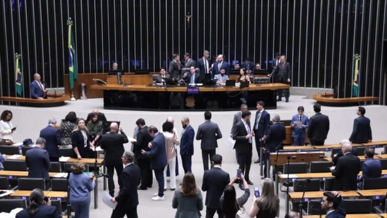 Relatório aponta que Câmara ocultou R$ 1,3 bilhão em emendas em 2025