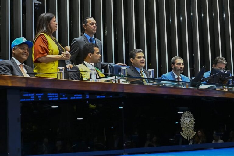 Em derrota para governo Lula, Senado aprova PEC com impacto de R$ 27 bilhões