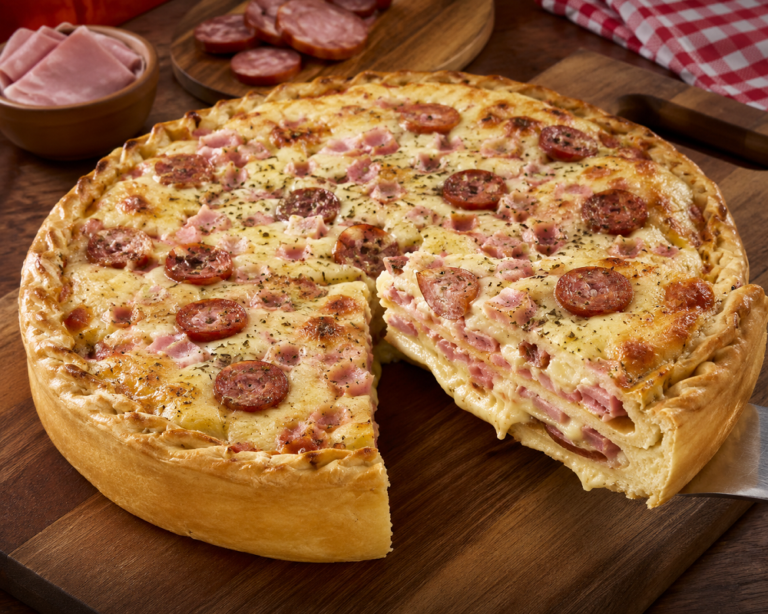 Receita rápida de torta-pizza de presunto e calabresa