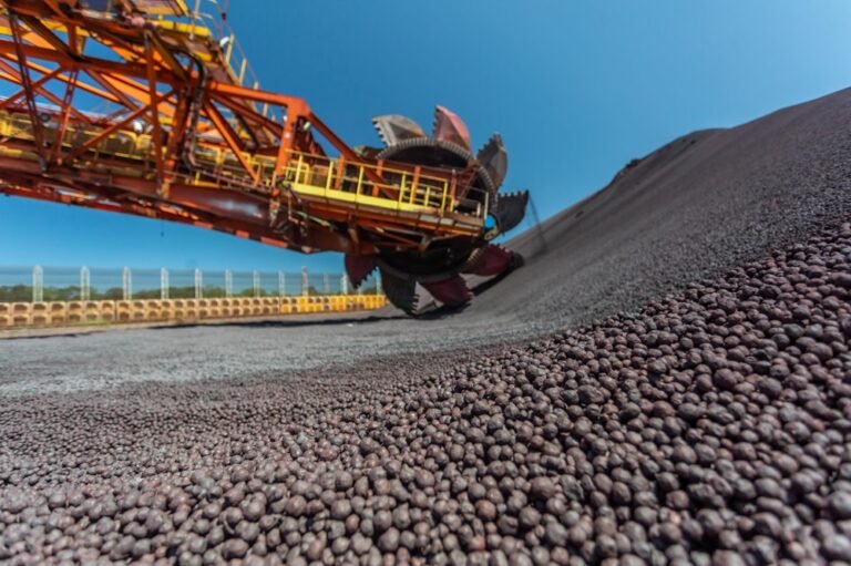 Samarco registra recuperação de 23% nas vendas no segundo trimestre, enquanto produção segue em patamar elevado