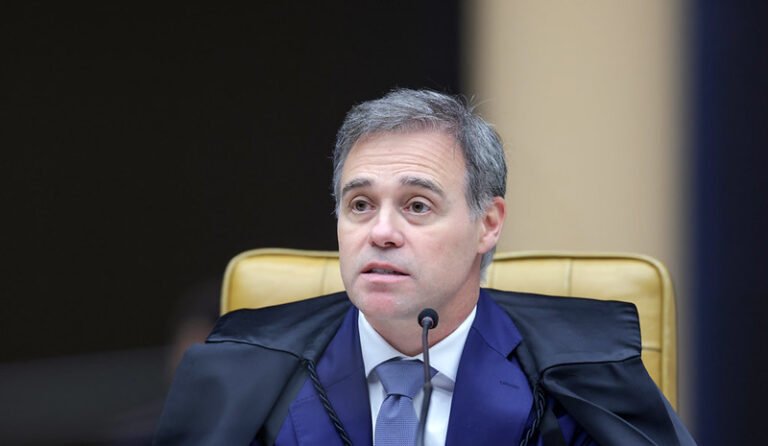 A Semana no Brasil e no Mundo — Lula articula reunião entre André Mendonça e chefe da PF em meio a tensão por casos Lulinha e Banco Master