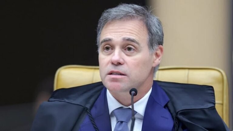 Lula, Moraes e Alcolumbre tramaram contra Mendonça, diz jornal