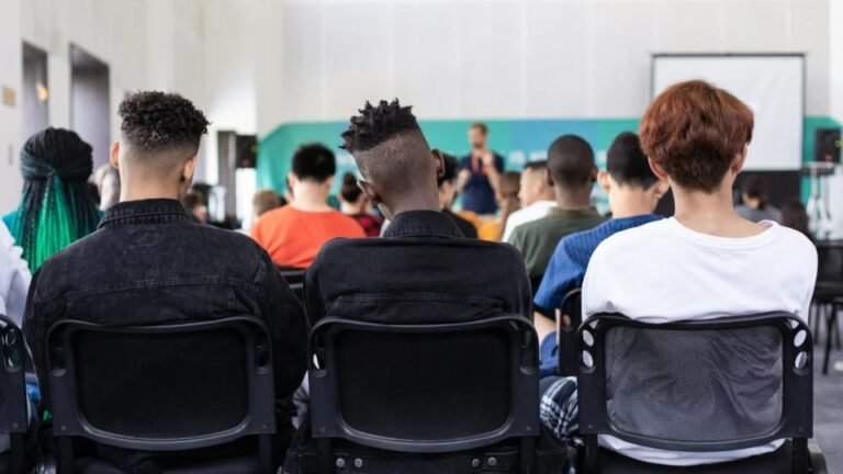 Ataques a escolas são precedidos por sinais de alerta e pacto de silêncio entre alunos