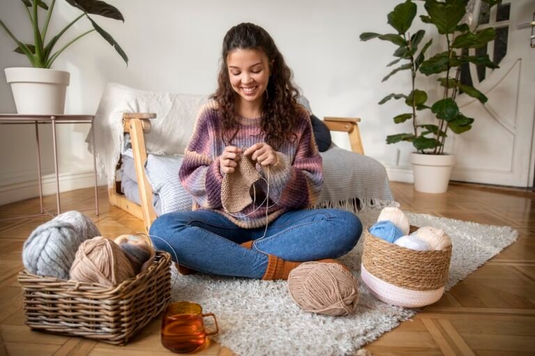 Crochê, jardinagem, diário: mulheres estão redescobrindo hobbies para desacelerar