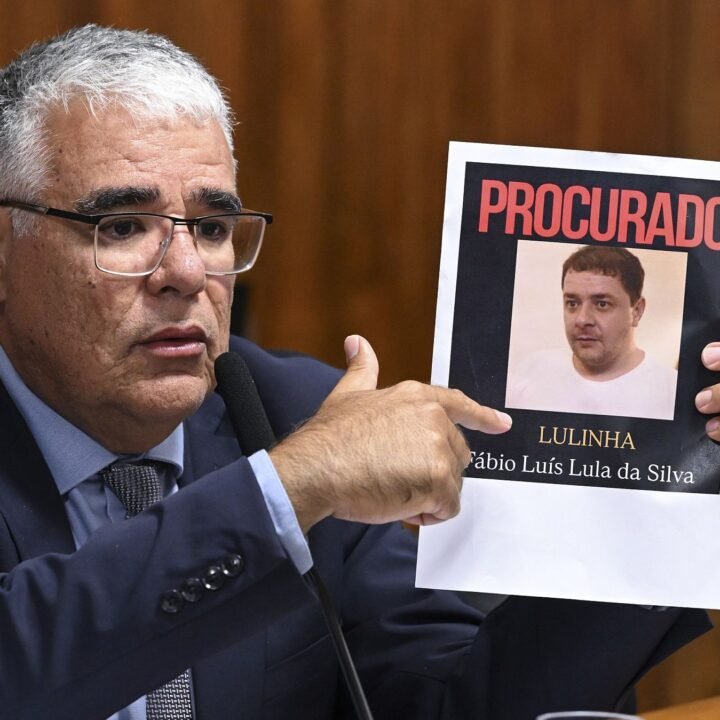 Amiga de Lulinha visitou órgãos do governo Lula mais de 40 vezes