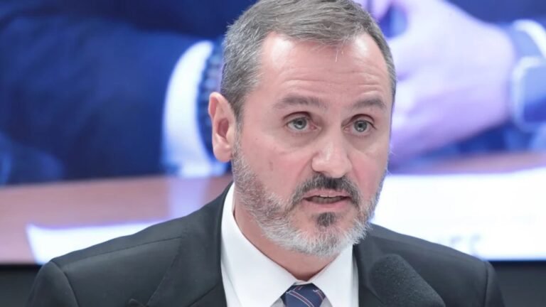 Mendonça determina afastamento de Andrei Rodrigues do comando da PF