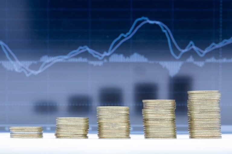 Redução de juros é tímida e não alivia situação financeira das empresas e famílias, avalia CNI