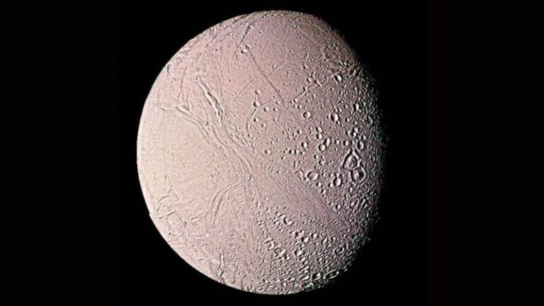 Micróbios da Terra sobrevivem às condições simuladas do oceano de uma lua de Saturno