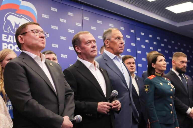 Partido de Putin vence eleição para Parlamento fantoche da Rússia
