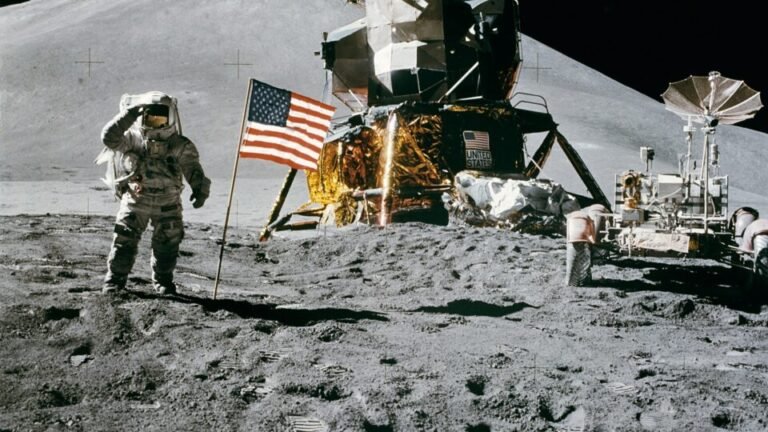 Nasa procura cavernas na Lua que podem abrigar uma futura base lunar subterrânea