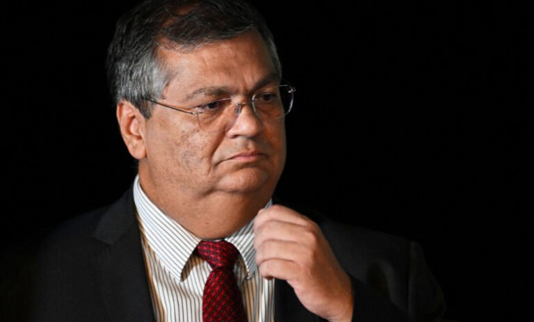 A Semana no Brasil e no Mundo — Dino é derrotado no caso Nossa Senhora: TSE mantém remoção de fake news contra Flávio